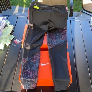 Nike GIRLS (L) “TIGHT FIT”, Leggings w/NIKE WRITEN